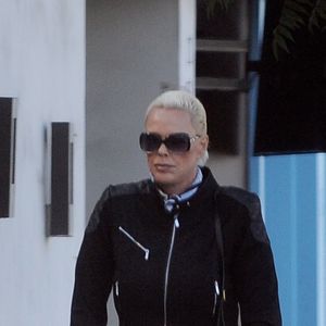 Exclusif - Brigitte Nielsen promène sa fille Frida en poussette avec son mari Mattia Dessi et son fils Douglas à Studio City le 13 octobre 2018.