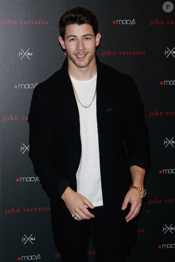 Nick Jonas et le designer John Varvatos assistent au lancement " JV x NJ "à New York Le 19 octobre 2018