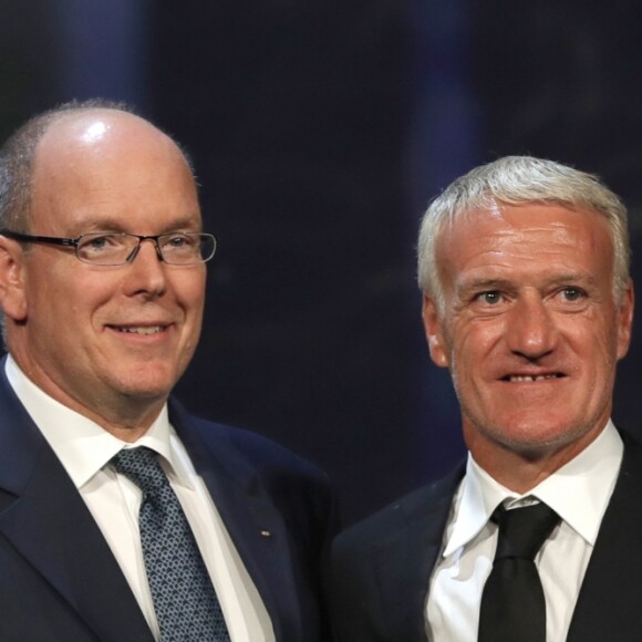 Le prince Albert II de Monaco a remis Le Prix de la Légende à Didier Deschamps, sélectionneur et ancien joueur de l'équipe de France de football - Soirée des Sportel Awards 2018 au Grimaldi Forum à Monaco le 23 octobre 2018. © Claudia Albuquerque / Bestimage