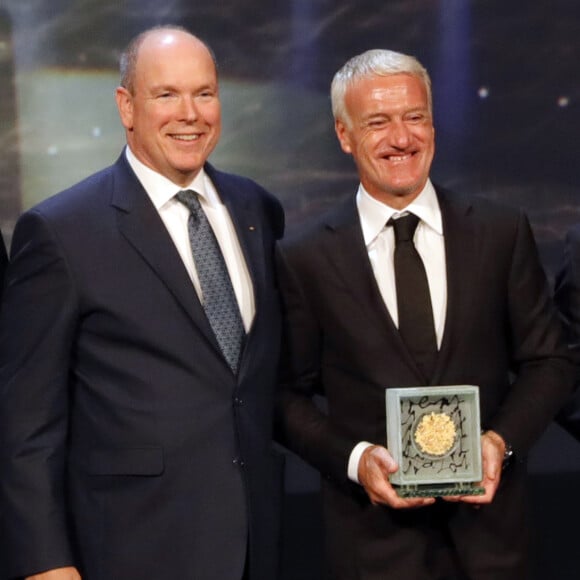 Le prince Albert II de Monaco a remis Le Prix de la Légende à Didier Deschamps, sélectionneur et ancien joueur de l'équipe de France de football - Soirée des Sportel Awards 2018 au Grimaldi Forum à Monaco le 23 octobre 2018. © Claudia Albuquerque / Bestimage