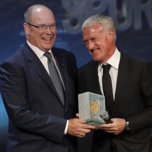 Le prince Albert II de Monaco a remis Le Prix de la Légende à Didier Deschamps, sélectionneur et ancien joueur de l'équipe de France de football - Soirée des Sportel Awards 2018 au Grimaldi Forum à Monaco le 23 octobre 2018. © Claudia Albuquerque / Bestimage