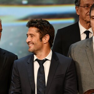 Didier Deschamps, sélectionneur et ancien joueur de l'équipe de France de football, avec son Prix de la Légende, Bixente Lizarazu, récompensé par le Prix de l'Autobiographie pour son livre Mes Prolongations, et Robert James de NBC Sports récopensé par le Grand Prix du CIO, durant la soirée des Sportel Awards 2018 au Grimaldi Forum à Monaco le 23 octobre 2018. © Bruno Bebert/Bestimage