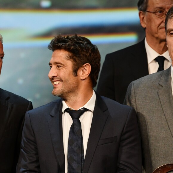 Didier Deschamps, sélectionneur et ancien joueur de l'équipe de France de football, avec son Prix de la Légende, Bixente Lizarazu, récompensé par le Prix de l'Autobiographie pour son livre Mes Prolongations, et Robert James de NBC Sports récopensé par le Grand Prix du CIO, durant la soirée des Sportel Awards 2018 au Grimaldi Forum à Monaco le 23 octobre 2018. © Bruno Bebert/Bestimage