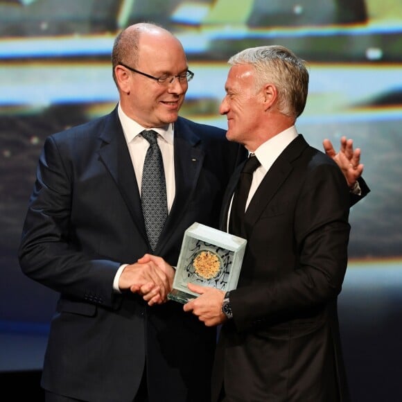 Le prince Albert II de Monaco a remis Le Prix de la Légende à Didier Deschamps, sélectionneur et ancien joueur de l'équipe de France de football, durant la soirée des Sportel Awards 2018 au Grimaldi Forum à Monaco le 23 octobre 2018. © Bruno Bebert/Bestimage