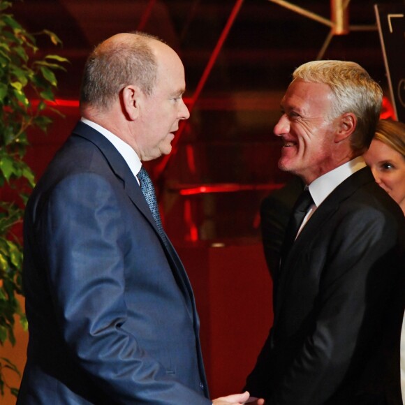 Le prince Albert II de Monaco, Didier Deschamps, sélectionneur et ancien joueur de l'équipe de France de football, et Bixente Lizarazu durant la soirée des Sportel Awards 2018 au Grimaldi Forum à Monaco le 23 octobre 2018. © Bruno Bebert/Bestimage