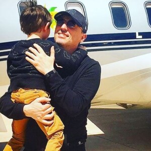 Gad Elmaleh retrouve son fils Raphaël. Instagram, le 18 avril 2018.