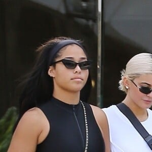 Kylie Jenner et son amie Jordyn Woods font du shopping à Los Angeles, le 7 octobre 2018.