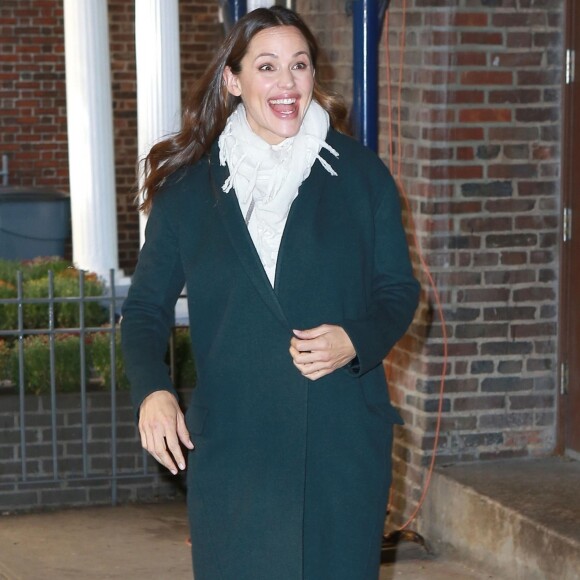 Jennifer Garner très souriante à la sortie du 92nd Street Y a cultural and community center à New York. Le 25 octobre 2018.
