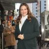 Jennifer Garner très souriante à la sortie d'un rendez-vous d'affaires à l'hôtel Whitby à New York. Le 25 octobre 2018.
