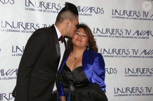 Shake et sa mère Maï (Qui veut épouser mon fils ? 4) - Soirée des Lauriers TV Awards au Théâtre des Variétés à Paris, le 13 janvier 2016. © Denis Guigneboug/Bestimage