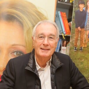 Exclusif - Bernard Le Coq - Séance de dédicaces à l'occasion du livre commémorant les 25 ans de la série "Une famille formidable" à la librairie Gibert Joseph à Paris, le 09 décembre 2017 © CVS/Bestimage