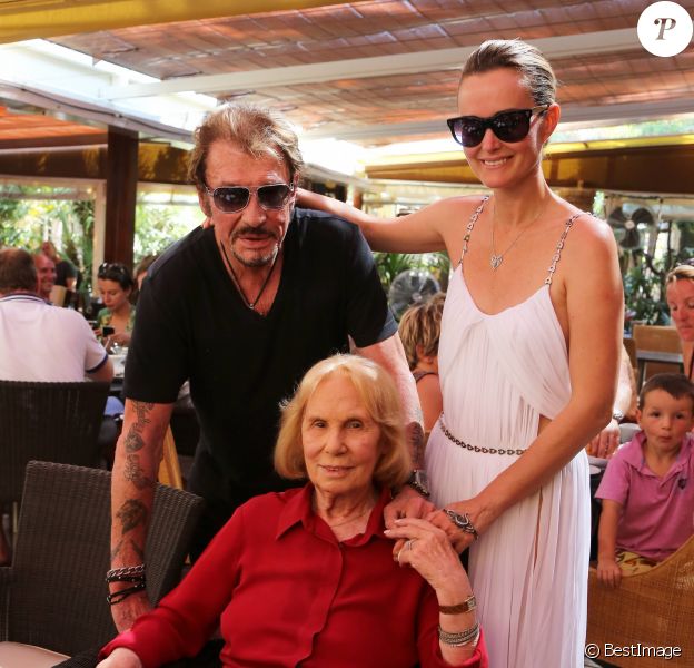 Exclusif - Marie Palmari avec Johnny et Laeticia Hallyday au restaurant Tahiti Plage à Saint-Tropez le 20 juillet 2012