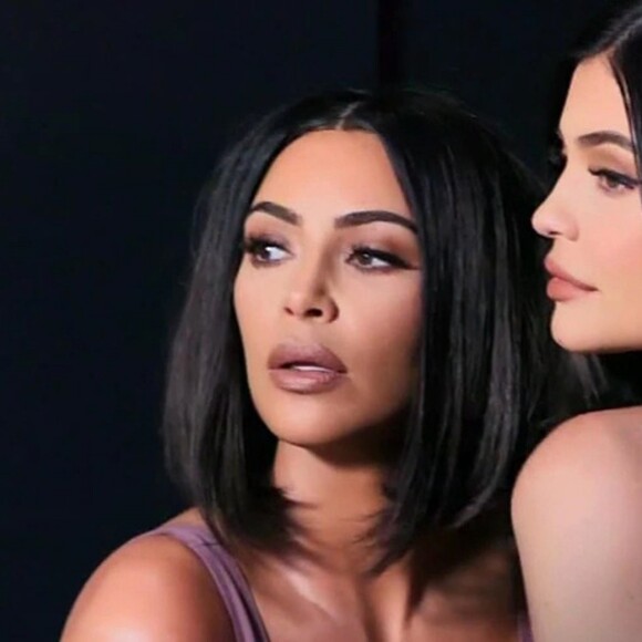 Kim Kardashian et sa soeur Kylie Jenner lors d'un photoshoot sexy à Los Angeles, le 29 octobre 2018.
