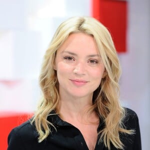 Exclusif - Virginie Efira - Enregistrement de l'émission "Vivement Dimanche" au studio Gabriel à Paris le 29 octobre 2018. L'émission sera diffusée le 4 novembre 2018 . © Guillaume Gaffiot/Bestimage