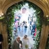 Meghan Markle, duchesse de Sussex, menée à l'autel par le prince Charles, son beau-père, lors de son mariage avec le prince Harry le 19 mai 2018 à Windsor.