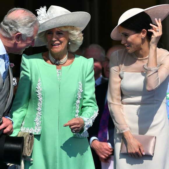 Le prince Charles, la duchesse Camilla et la duchesse Meghan (Meghan Markle) le 22 mai 2018 lors d'une des fameuses garden parties de Buckingham Palace, à Londres.