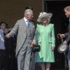 Le prince Charles, la duchesse Camilla, la duchesse Meghan (Meghan Markle) et le prince Harry étaient associés en toute complicité le 22 mai 2018 pour une des fameuses garden parties de Buckingham Palace, à Londres.