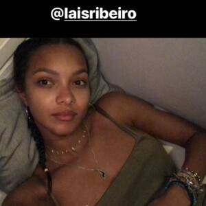 Joakim Noah adresse ses encouragements à Lais Ribeiro pour le défilé Victoria's Secret le 8 novembre 2018.