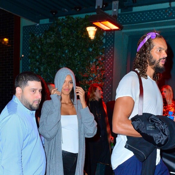 Joakim Noah et sa nouvelle compagne Lais Ribeiro quittent l'afterparty de Victoria's Secret à New York le 8 novembre 2018.