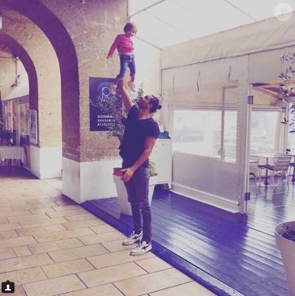 Laure Manaudou publie une photo de son petit frère Florent avec leur nièce Rose le 9 novembre 2018.