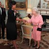 La reine Elizabeth II et le duc d'Edimbourg recevant le 1er avril 2009 Barack et Michelle Obama au palais de Buckingham lors de leur visite officielle à Londres.