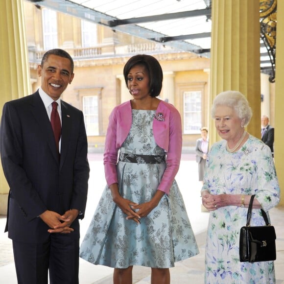 Barack et Michelle Obama, en visite officielle, accueillis au palais de Buckingham par la reine Elizabeth II le 24 mai 2011.