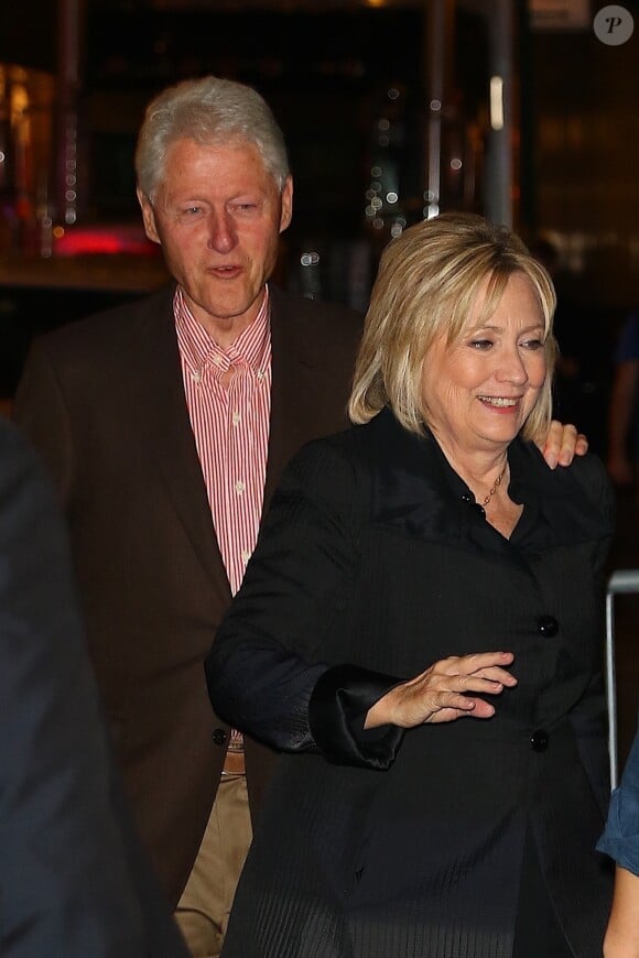 Bill Clinton et sa femme Hilary arrivent au concert de Christina Aguilera au Radio City Music Hall à New York, le 3 octobre 2018.