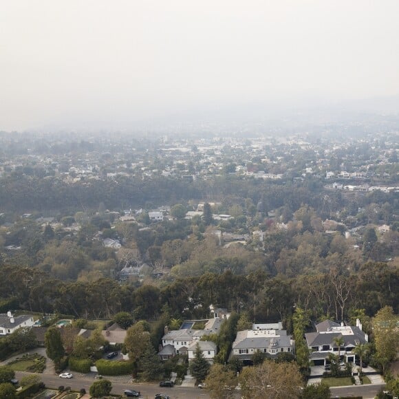 Exclusif - Les flammes se rapprochent de plus en plus de la maison de Laeticia Hallyday à Pacific Palisades le 10 novembre 2018. L'incendie le plus meurtier de la Californie depuis 1993 a déja fait plus de 70 morts.