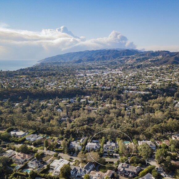 Exclusif - Les flammes se rapprochent de la maison de Laeticia Hallyday à Pacific Palisades le 9 novembre 2018. L'incendie le plus meurtier de la Californie depuis 1993 a déja fait plus de 70 morts.
