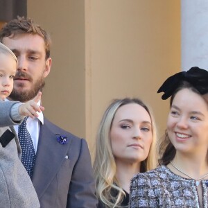 Pierre Casiraghi et son fils Stefano, Sacha Casiraghi (au balcon), la princesse Alexandra de Hanovre au palais princier de Monaco le 19 novembre 2018 lors de la prise d'armes dans le cadre des célébrations de la fête Nationale monégasque. © Dominique Jacovides/PRM/Bestimage