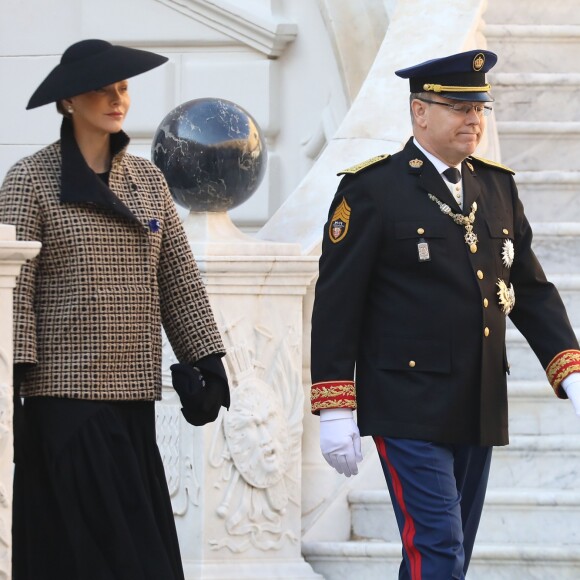 La princesse Charlene et le prince Albert II de Monaco au palais princier de Monaco le 19 novembre 2018 lors de la prise d'armes dans le cadre des célébrations de la fête Nationale monégasque. © Dominique Jacovides/PRM/Bestimage