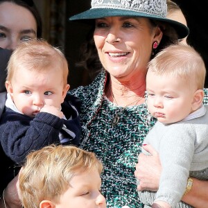 La princesse Caroline de Hanovre avec au premier plan Sacha Casiraghi et dans ses bras Maximilian Casiraghi, fils d'Andrea et de Tatiana Santo Domingo, et Francesco Casiraghi, fils de Pierre et Beatrice Borromeo, au balcon du palais princier à Monaco le 19 novembre 2018 pendant le défilé militaire pour la Fête nationale monégasque. © Dominique Jacovides/Bestimage