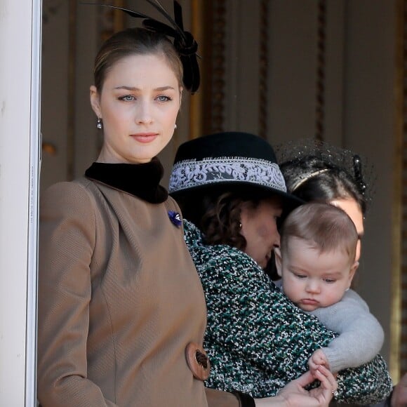 Beatrice Borromeo et la princesse Caroline de Hanovre avec dans ses bras son petit-fils Francesco Casiraghi, fils de Pierre et Beatrice Borromeo, au balcon du palais princier à Monaco le 19 novembre 2018 pendant le défilé militaire pour la Fête nationale monégasque. © Dominique Jacovides/Bestimage