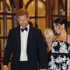 Le prince Harry, duc de Sussex, et Meghan Markle (enceinte), duchesse de Sussex quittent la soirée Royal Variety Performance à Londres le 19 novembre 2018.