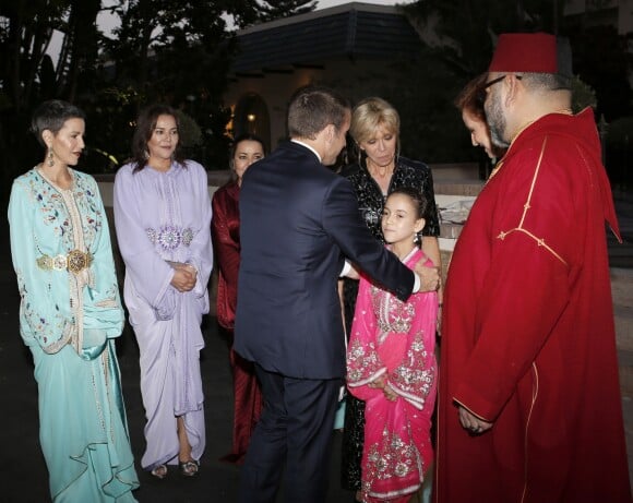 Emmanuel Macron et son épouse Brigitte saluant la princesse Lalla Khadija du Maroc le 14 juin 2017 au palais royal à Rabat, reçus par le roi Mohammed VI du Maroc, son épouse Lalla Salma et ses soeurs Lalla Meryem, Lalla Hasnaa et Lalla Hasma. © Abdeljalil Bounhar/Pool/Bestimage 