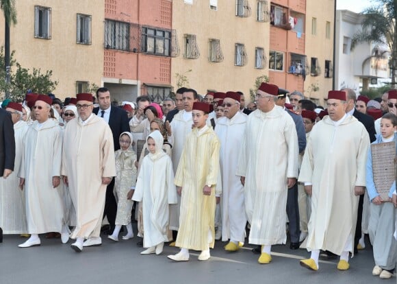 La princesse Lalla Khadija et le prince héritier Moulay El Hassan du Maroc, enfants du roi Mohammed VI du Maroc, lors d'une marche le 22 janvier 2016 à Sala Al Jadida près de Rabat.