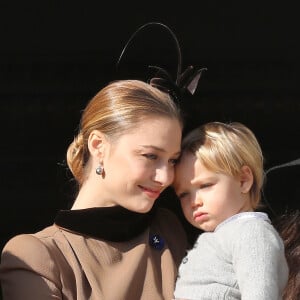 Beatrice Borromeo avec son fils Stefano au balcon du palais princier à Monaco le 19 novembre 2018 lors de la Fête nationale monégasque. © Dominique Jacovides / Bestimage