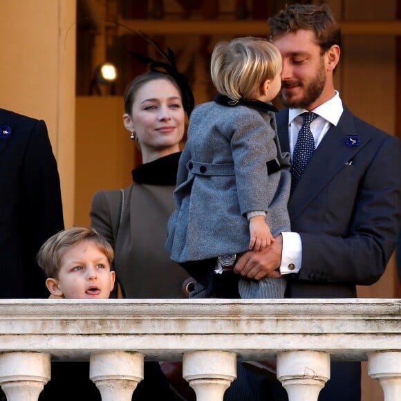 Beatrice Borromeo, son mari Pierre Casiraghi et leur fils Stefano dans la cour du palais princier à Monaco lors de la Fête nationale monégasque le 19 novembre 2018. © Jean-François Ottonello / Nice Matin / Bestimage