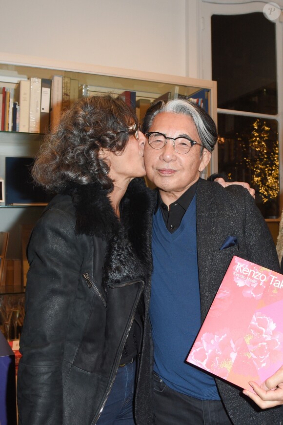 Ceyla Lacerda et Kenzo Takada à la séance de dédicaces du livre de Mme Kazuko Masui "Kenzo Takada" à la librairie Artcurial à Paris, le 21 novembre 2018. © Guirec Coadic/Bestimage