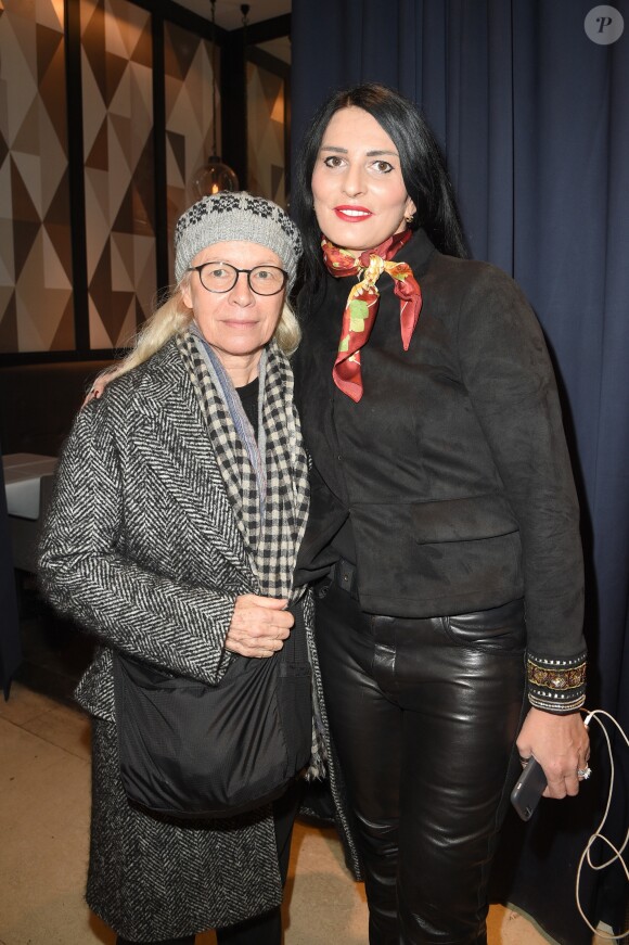 Dominique Issermann et une amie à la séance de dédicaces du livre de Mme Kazuko Masui "Kenzo Takada" à la librairie Artcurial à Paris, le 21 novembre 2018. © Guirec Coadic/Bestimage