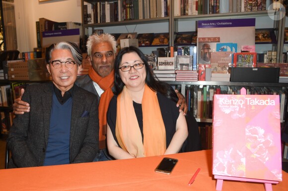 Kenzo Takada, Satya Oblette et Kazuko Masui à la séance de dédicaces du livre de Mme Kazuko Masui "Kenzo Takada" à la librairie Artcurial à Paris, le 21 novembre 2018. © Guirec Coadic/Bestimage