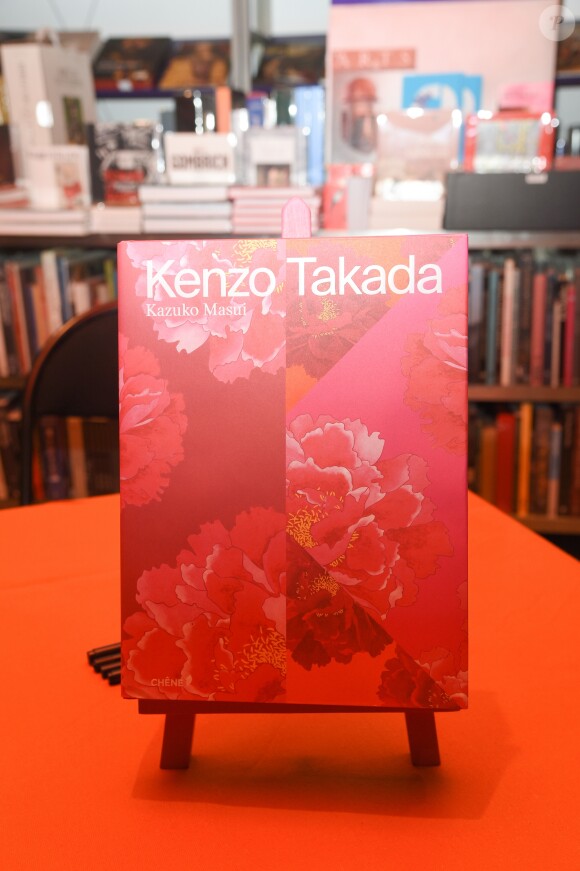 Illustration à la séance de dédicaces du livre de Mme Kazuko Masui "Kenzo Takada" à la librairie Artcurial à Paris, le 21 novembre 2018. © Guirec Coadic/Bestimage