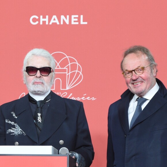 Anne Hidalgo (maire de Paris), Karl Lagerfeld et Jean-Noël Reinhardt (président du Comité Champs-Elysées) lors de l'illumination des Champs-Elysées à l'ocassion des Fêtes de Noël. Paris, le 22 novembre 2018. © Guirec Coadic/Bestimage