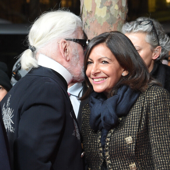 Anne Hidalgo (maire de Paris) et Karl Lagerfeld lors de l'illumination des Champs-Elysées à l'ocassion des Fêtes de Noël. Paris, le 22 novembre 2018. © Guirec Coadic/Bestimage