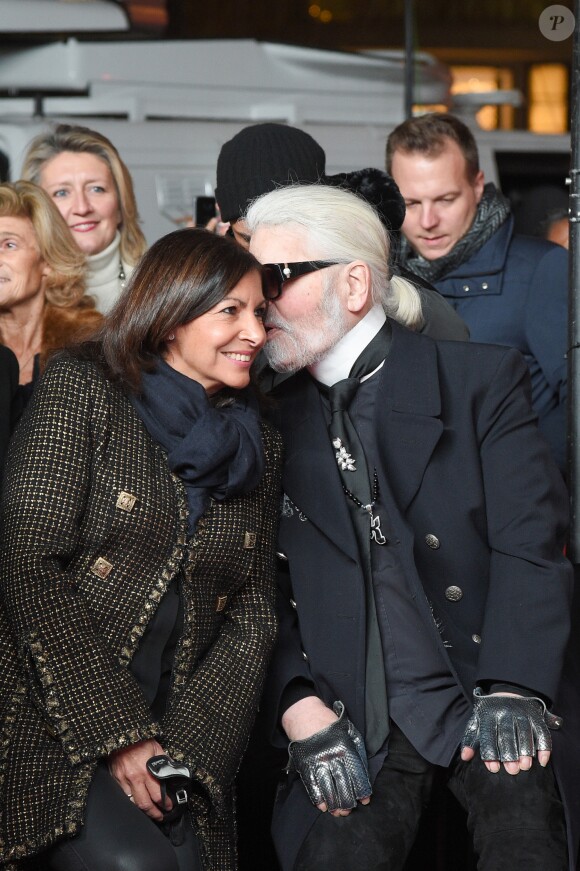 Anne Hidalgo (maire de Paris) et Karl Lagerfeld lors de l'illumination des Champs-Elysées à l'ocassion des Fêtes de Noël. Paris, le 22 novembre 2018. © Guirec Coadic/Bestimage