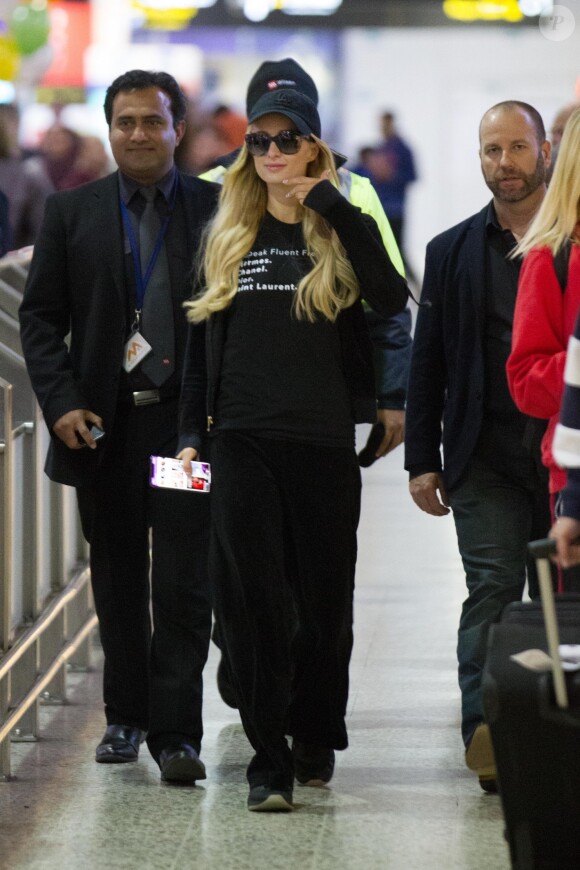 Paris Hilton arrive à l'aéroport de Melbourne le 22 novembre 2018.