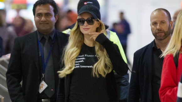 Paris Hilton : Souriante malgré la rupture, elle ne porte plus sa bague