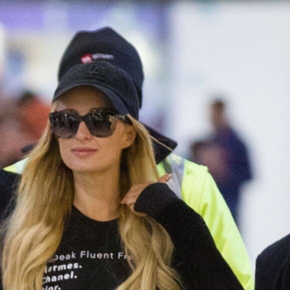 Paris Hilton arrive à l'aéroport de Melbourne le 22 novembre 2018.