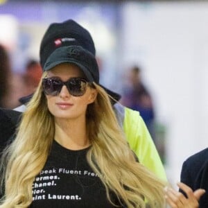 Paris Hilton arrive à l'aéroport de Melbourne le 22 novembre 2018.