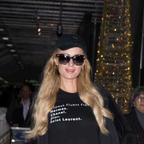 Paris Hilton arrive à l'aéroport de Melbourne le 22 novembre 2018.